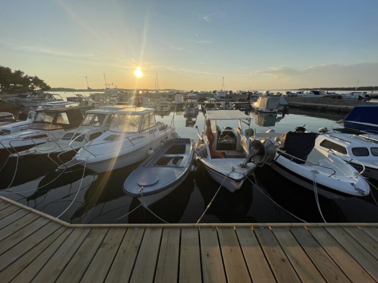 Marina neben dem Campingplatz