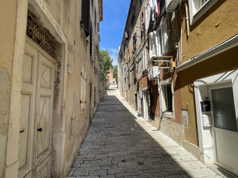 Seitengasse in Pula