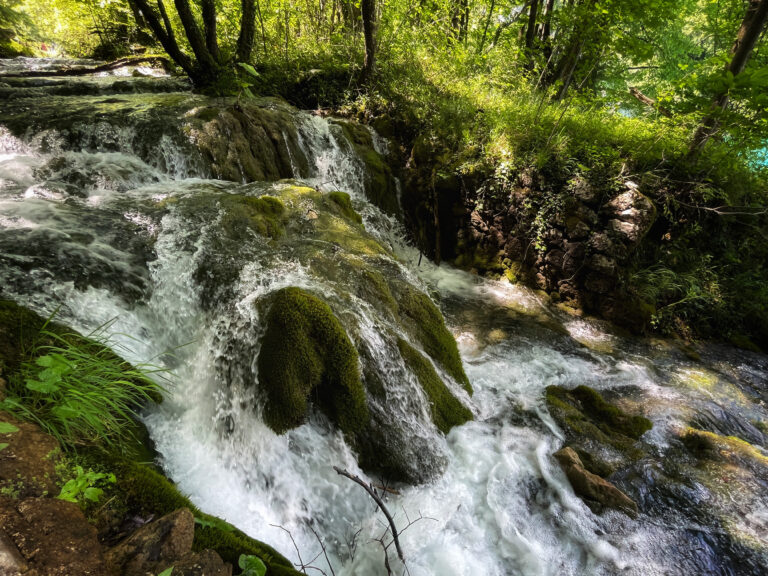 Plitvicer Seen - Wasserfall am Weg