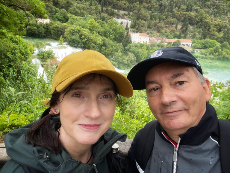 Touristen an den Krka Wasserfällen