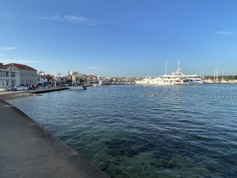 Vodice Hafen