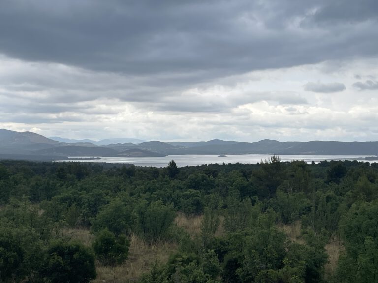 Blick auf den Krka Nationalpark aus der Ferne