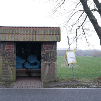 Bushaltestelle Linie 121 an der Kriegsgräberstätte Rerik